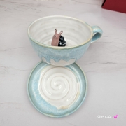 Filiżanka ŚLIMAK ze ślimakiem ceramiczna ze spodkiem i ŚLIMACZKIEM w środku ręcznie toczona i malowana elegancka filiżanka odcienie bieli i błękitu kubek ślimak kubek ślimak ze ślimakiem