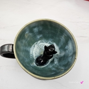 Filiżanka ze spodkiem i pieskiem BULDOŻKIEM czarnym FRANCUSKIM ceramiczna ze spodkiem i czarnym pieskiem ręcznie toczona i malowana elegancka filiżanka z pięknym szkliwem BULDOŻEK FRANCUSKI kubek z pieskiem buldożkiem czarnym