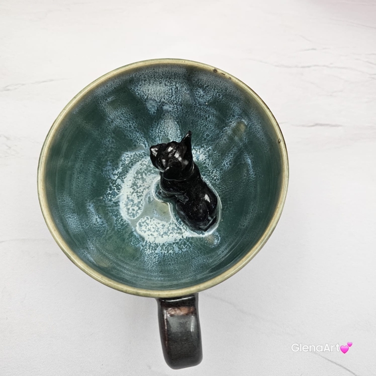 Filiżanka ze spodkiem i pieskiem BULDOŻKIEM czarnym FRANCUSKIM ceramiczna ze spodkiem i czarnym pieskiem ręcznie toczona i malowana elegancka filiżanka z pięknym szkliwem BULDOŻEK FRANCUSKI kubek z pieskiem buldożkiem czarnym