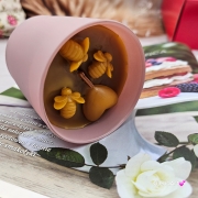 Świeca pszczela świeczka z wosku pszczelego wosk pszczeli w różowym szkle naturalna świeca z 100 % wosku pszczelego naturalny bez chemii pachnąca miodkiem i propolisem naturalna świeczka pszczela 200 g wosk