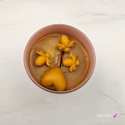 Świeca pszczela świeczka z wosku pszczelego wosk pszczeli w różowym szkle naturalna świeca z 100 % wosku pszczelego naturalny bez chemii pachnąca miodkiem i propolisem naturalna świeczka pszczela 200 g wosk