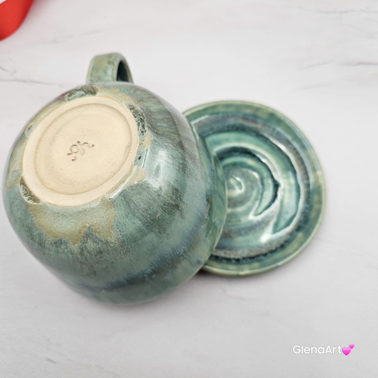 Filiżanka ZAJĄC ceramiczna ze spodkiem z ZAJĄCEM szarakiem w środku ręcznie toczona i malowana w kolorze niebieskim i zielonym - turkusowe jeziorko kubek zając z zającem szarakiem