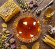 Świeca świeczka z wosku pszczelego wosk pszczeli w krysztale naturalna świeca z 100 % wosku pszczelego naturalny bez chemii pachnąca miodkiem i propolisem naturalna świeczka pszczela