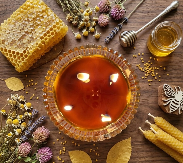 Świeca świeczka z wosku pszczelego wosk pszczeli w krysztale naturalna świeca z 100 % wosku pszczelego naturalny bez chemii pachnąca miodkiem i propolisem naturalna świeczka pszczela