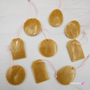 Zawieszka florencka ozdoba wielkanocna z wosku pszczelego 100 % naturalna na sznurku naturalnym zawieszka na gałązki wierzby lub brzózki wielkanocne zawieszka motyw wielkanocny wosk pszczeli zawieszka naturalna