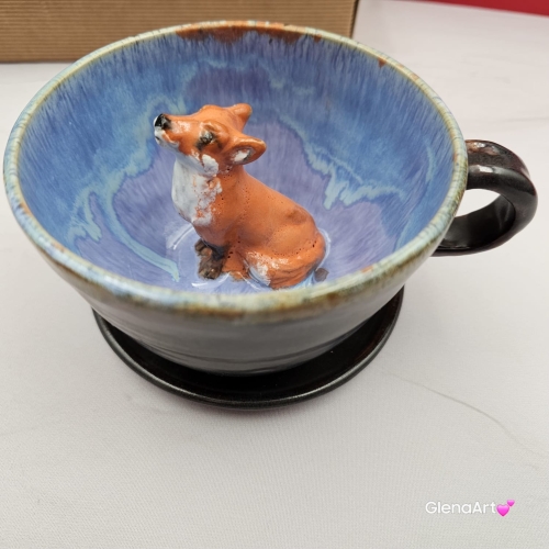 Filiżanka LISEK ceramiczna ze spodkiem i figurką Lisa rudego w środku ręcznie toczona i malowana ze spodkiem szkliwa ciemne i błękitne kubek lisek rudzielec cwany lisek :) kubek lisek