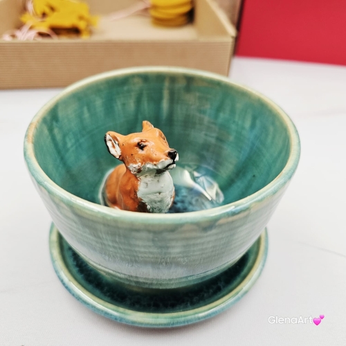 Filiżanka LISEK ceramiczna ze spodkiem i figurką Lisa rudego w środku ręcznie toczona i malowana ze spodkiem szkliwa zielone i błękitne turkusowe jeziorko kubek lisek rudzielec cwany lisek :) kubek lisek