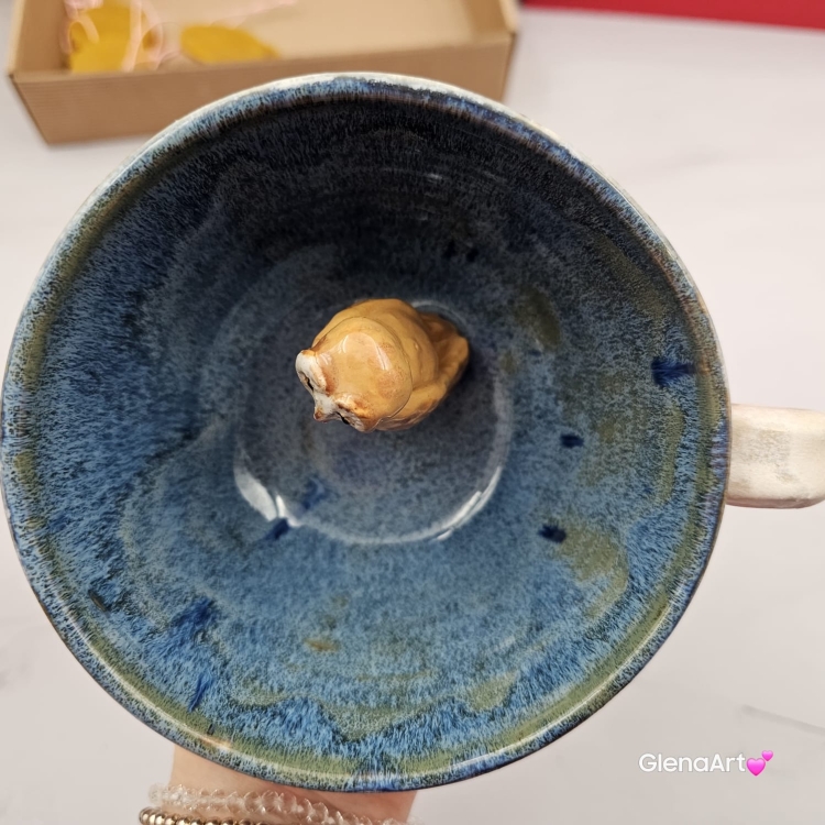 Filiżanka SOWA ceramiczna bez spodka z figurką sówki w środku ręcznie toczona i malowana ze spodkiem szkliwa niebieskie , beżowe i róż sowa :) kubek sowa z sową