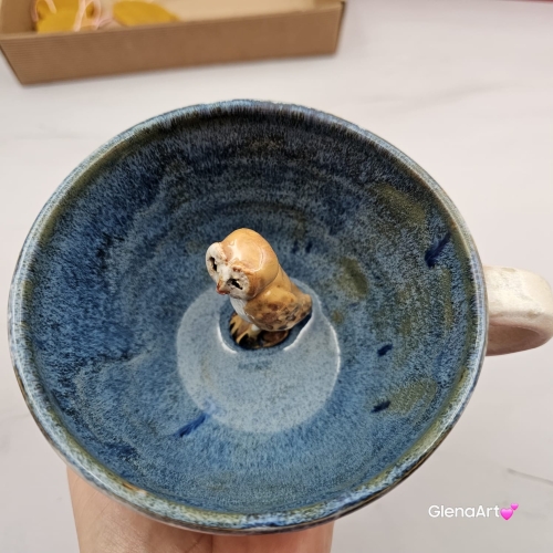 Filiżanka SOWA ceramiczna bez spodka z figurką sówki w środku ręcznie toczona i malowana ze spodkiem szkliwa niebieskie , beżowe i róż sowa :) kubek sowa z sową