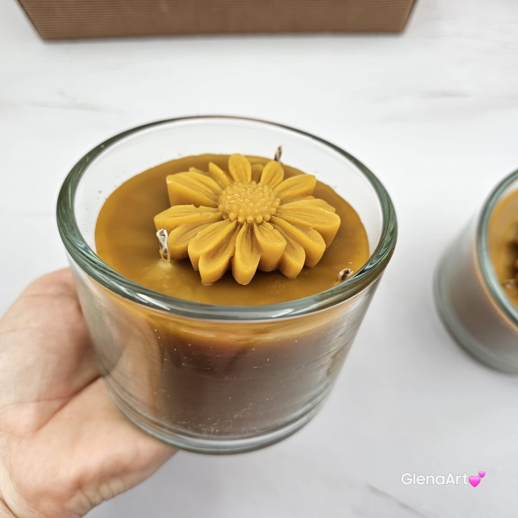 Świeca pszczela świeczka w szkle z wosku pszczelego wosk pszczeli w grubym szkle naturalna świeca z 100 % wosku pszczelego naturalny bez chemii pachnąca miodkiem i propolisem naturalna świeczka pszczela pachnąca miodem