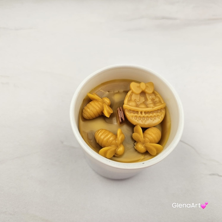 Świeca pszczela świeczka z wosku pszczelego wosk pszczeli w białym szkle naturalna świeca z 100 % wosku pszczelego naturalny bez chemii pachnąca miodkiem i propolisem naturalna świeczka pszczela 150 g wosk