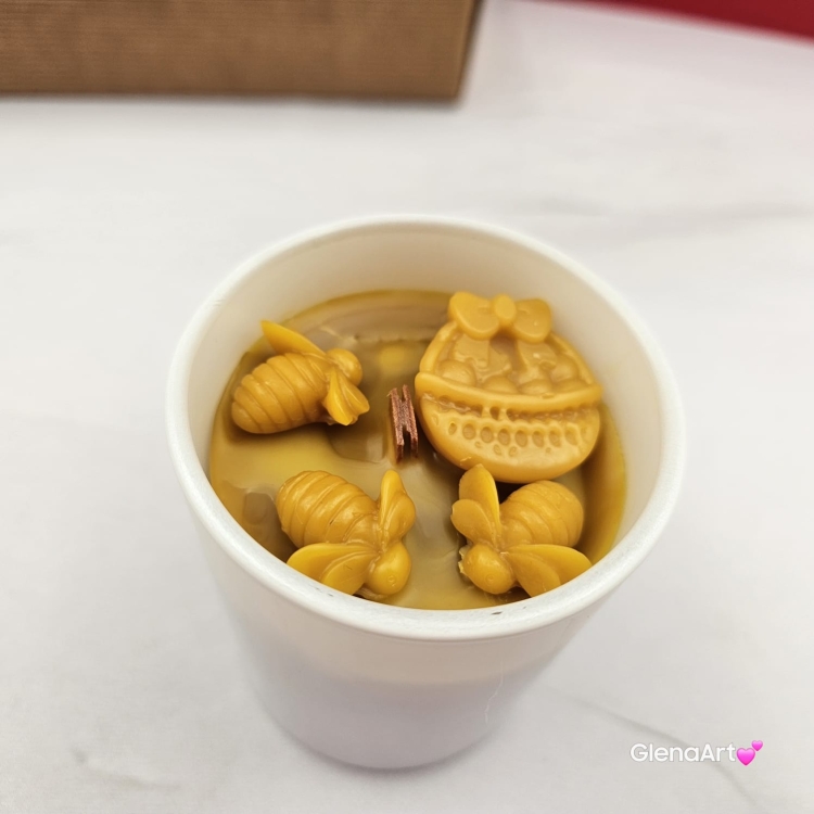 Świeca pszczela świeczka z wosku pszczelego wosk pszczeli w białym szkle naturalna świeca z 100 % wosku pszczelego naturalny bez chemii pachnąca miodkiem i propolisem naturalna świeczka pszczela 150 g wosk