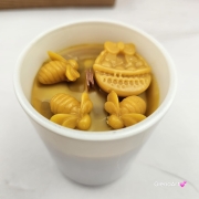 Świeca pszczela świeczka z wosku pszczelego wosk pszczeli w białym szkle naturalna świeca z 100 % wosku pszczelego naturalny bez chemii pachnąca miodkiem i propolisem naturalna świeczka pszczela 150 g wosk