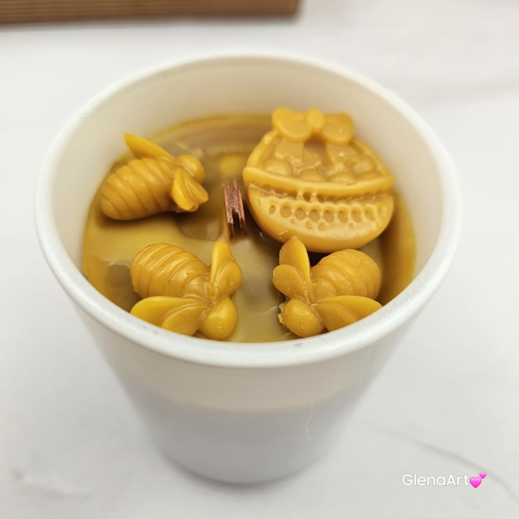 Świeca pszczela świeczka z wosku pszczelego wosk pszczeli w białym szkle naturalna świeca z 100 % wosku pszczelego naturalny bez chemii pachnąca miodkiem i propolisem naturalna świeczka pszczela 150 g wosk