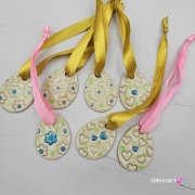 Zawieszka ceramiczna jajko pisanka na tasiemce zawieszka gałązki bazie na brzózki ozdoba wielkanocna ręcznie lepiona do powieszenia