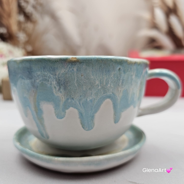 Filiżanka SOWA ceramiczna sówka ze spodkiem i uroczą SOWĄ w środku ręcznie toczona i malowana elegancka filiżanka odcienie bieli i błękitu kubek z sową kubek leśny