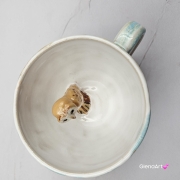 Filiżanka SOWA ceramiczna sówka ze spodkiem i uroczą SOWĄ w środku ręcznie toczona i malowana elegancka filiżanka odcienie bieli i błękitu kubek z sową kubek leśny