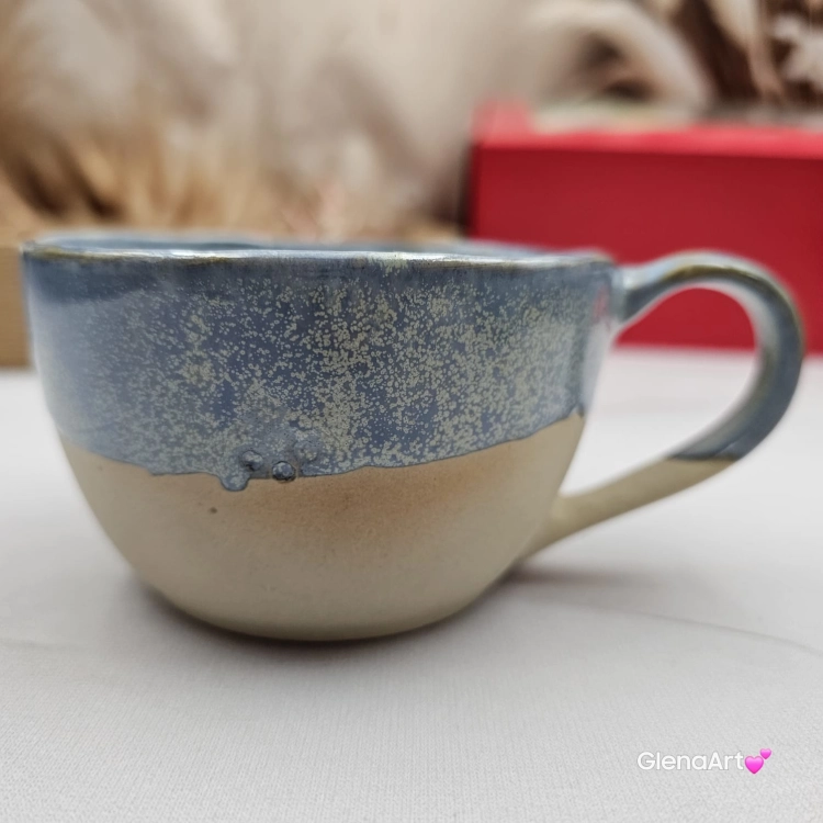 Filiżanka ceramiczna Glena Art niebieska z uszkiem do kawy herbaty ulubiony kubek ceramiczny ceramika 250 ml z małą pszczółką wewnątrz