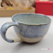 Filiżanka ceramiczna Glena Art niebieska z uszkiem do kawy herbaty ulubiony kubek ceramiczny ceramika 250 ml z małą pszczółką wewnątrz