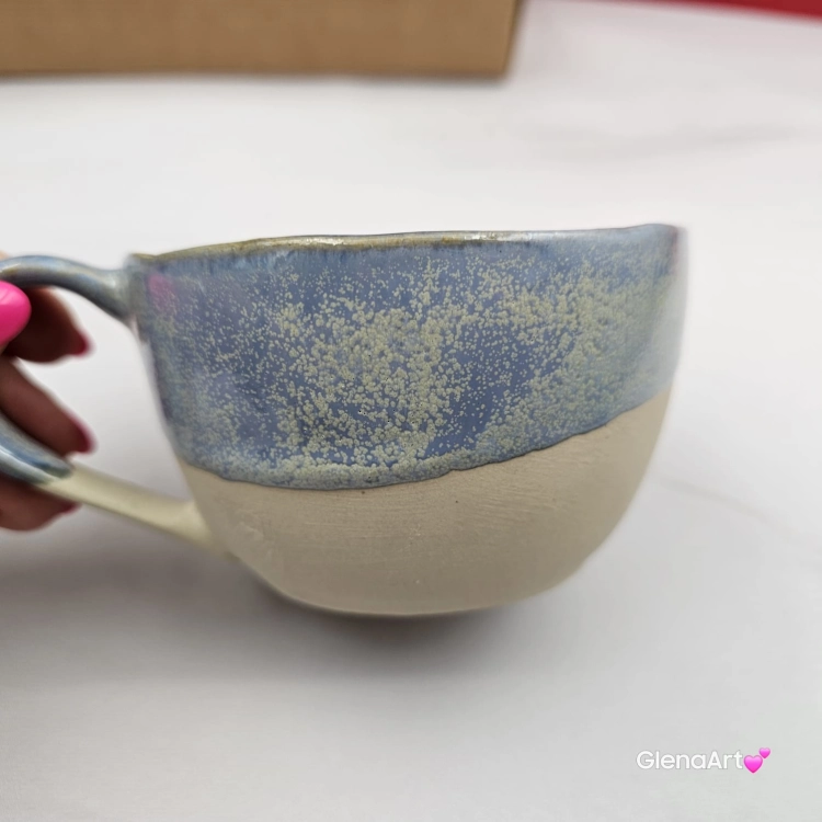 Filiżanka ceramiczna Glena Art niebieska z uszkiem do kawy herbaty ulubiony kubek ceramiczny ceramika 250 ml z małą pszczółką wewnątrz