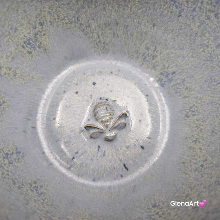 Filiżanka ceramiczna Glena Art niebieska z uszkiem do kawy herbaty ulubiony kubek ceramiczny ceramika 250 ml z małą pszczółką wewnątrz