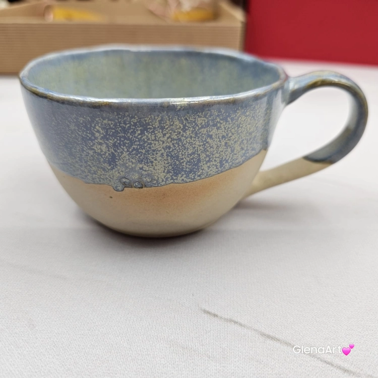 Filiżanka ceramiczna Glena Art niebieska z uszkiem do kawy herbaty ulubiony kubek ceramiczny ceramika 250 ml z małą pszczółką wewnątrz