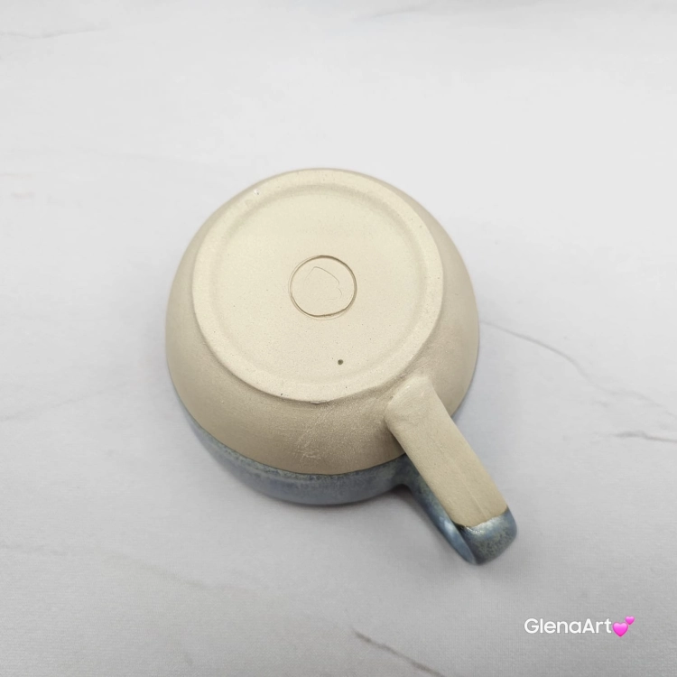 Filiżanka ceramiczna Glena Art niebieska z uszkiem do kawy herbaty ulubiony kubek ceramiczny ceramika 250 ml z małą pszczółką wewnątrz