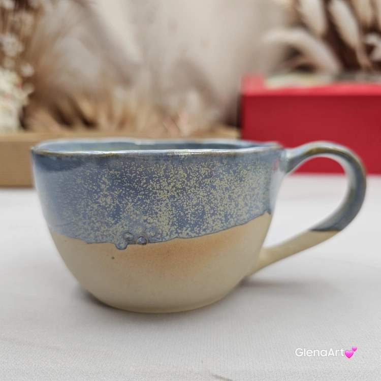 Filiżanka ceramiczna Glena Art niebieska z uszkiem do kawy herbaty ulubiony kubek ceramiczny ceramika 250 ml z małą pszczółką wewnątrz