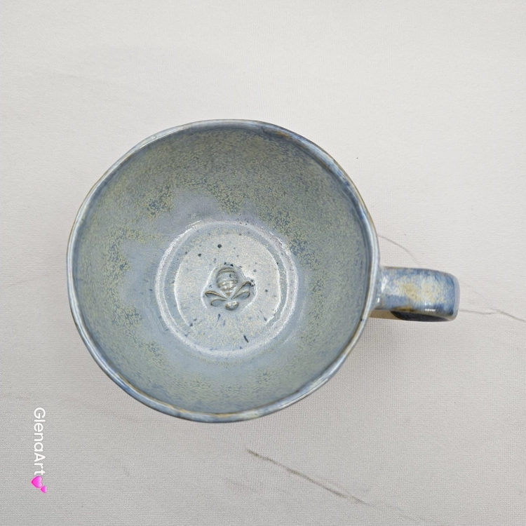 Filiżanka ceramiczna Glena Art niebieska z uszkiem do kawy herbaty ulubiony kubek ceramiczny ceramika 250 ml z małą pszczółką wewnątrz