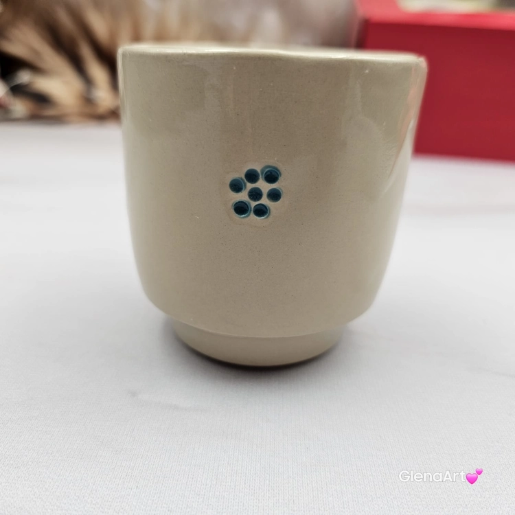 ubek czarka ceramiczna z mopsem ceramiczna Glena Art kubek bez uszka do kawy herbaty ulubiony kubek ceramiczny ceramika 200 ml piesek mops z mopsem