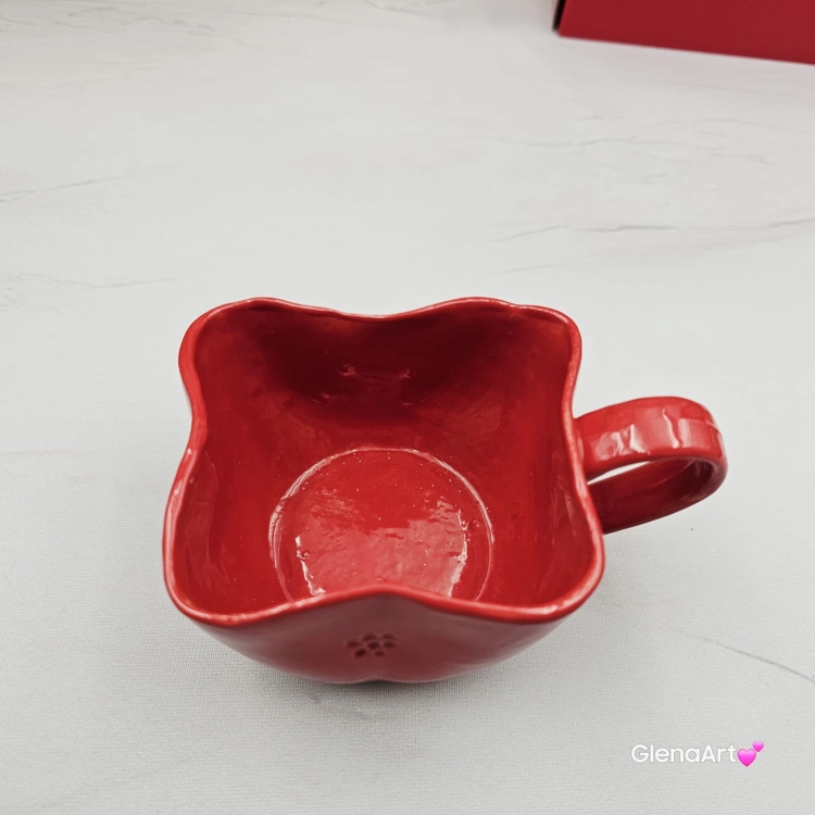 Filiżanka ceramiczna czerwona kwiatek Glena Art z uszkiem do kawy herbaty ulubiony kubek ceramiczny ceramika 250 ml w kształcie kwiatka