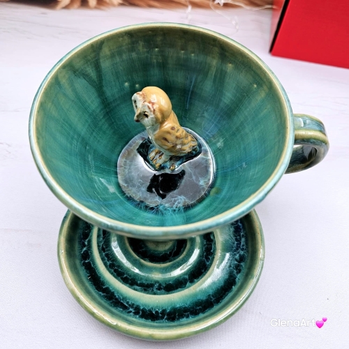 Filiżanka z SOWĄ i spodkiem ceramiczna zielono - niebieska w środku SÓWKA ręcznie toczona i malowana odcienie zieleni kubek zielony prezent dla nauczyciela piękna filiżanka w odcieniach zieleni turkusowe jeziorko z SOWĄ