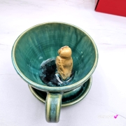 Filiżanka z SOWĄ i spodkiem ceramiczna zielono - niebieska w środku SÓWKA ręcznie toczona i malowana odcienie zieleni kubek zielony prezent dla nauczyciela piękna filiżanka w odcieniach zieleni turkusowe jeziorko z SOWĄ