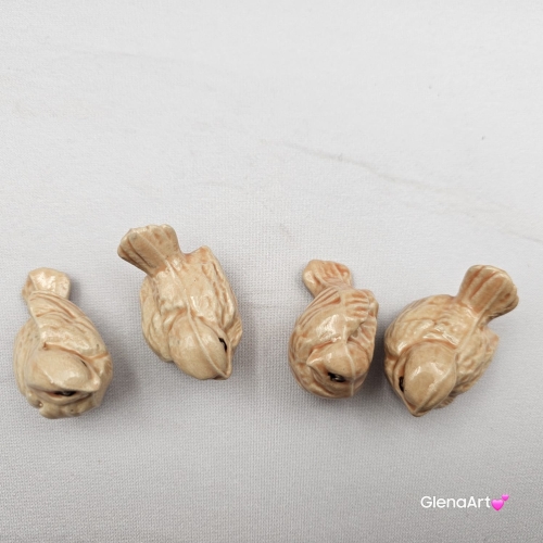 Ptaszki małe ceramiczne 4 szt. figurki jasne wielkanocne lub wiosenne ręcznie robione figurka ptaszek ceramiczny