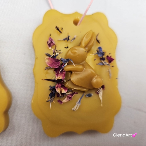 Zawieszka ozdoba wielkanocna florencka ozdoba wielkanocna z wosku pszczelego 100 % naturalna na sznurku naturalnym zawieszka na gałązki wierzby lub brzózki wielkanocne zawieszka motyw wielkanocny wosk pszczeli zawieszka naturalna wiosenna