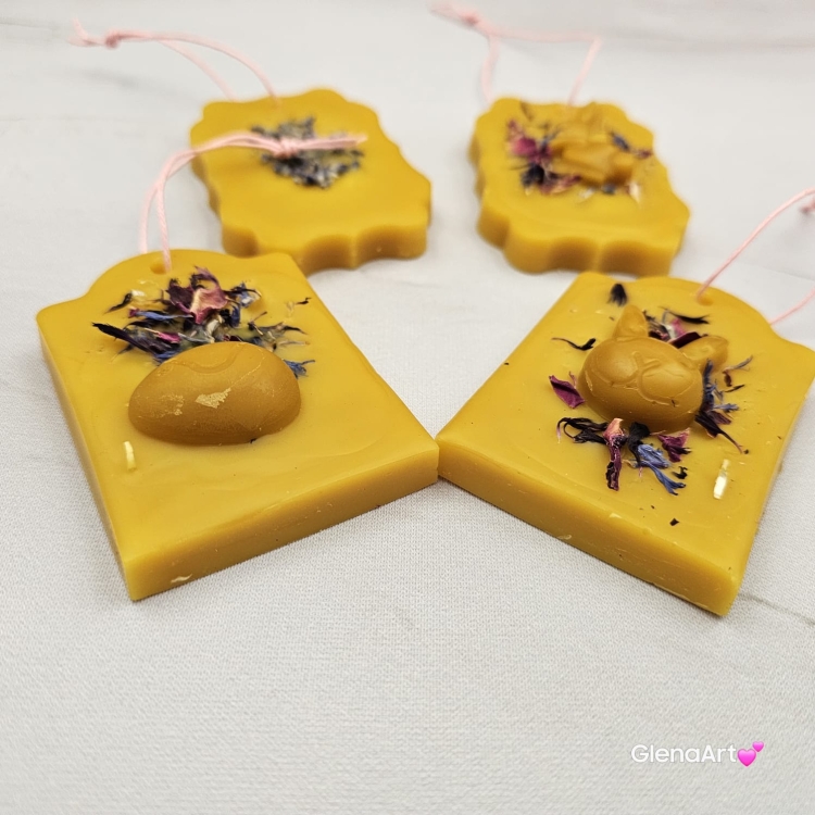 Zawieszka ozdoba wielkanocna florencka ozdoba wielkanocna z wosku pszczelego 100 % naturalna na sznurku naturalnym zawieszka na gałązki wierzby lub brzózki wielkanocne zawieszka motyw wielkanocny wosk pszczeli zawieszka naturalna wiosenna