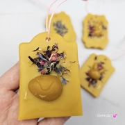 Zawieszka ozdoba wielkanocna florencka ozdoba wielkanocna z wosku pszczelego 100 % naturalna na sznurku naturalnym zawieszka na gałązki wierzby lub brzózki wielkanocne zawieszka motyw wielkanocny wosk pszczeli zawieszka naturalna wiosenna