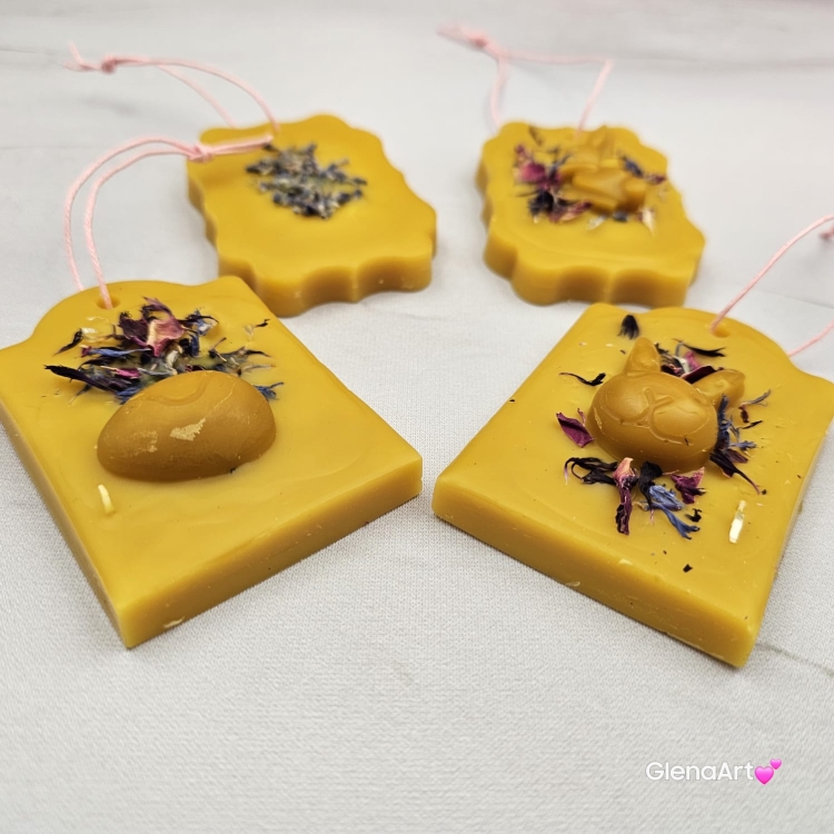 Zawieszka ozdoba wielkanocna florencka ozdoba wielkanocna z wosku pszczelego 100 % naturalna na sznurku naturalnym zawieszka na gałązki wierzby lub brzózki wielkanocne zawieszka motyw wielkanocny wosk pszczeli zawieszka naturalna wiosenna