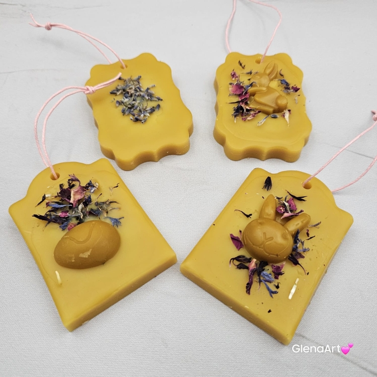 Zawieszka ozdoba wielkanocna florencka ozdoba wielkanocna z wosku pszczelego 100 % naturalna na sznurku naturalnym zawieszka na gałązki wierzby lub brzózki wielkanocne zawieszka motyw wielkanocny wosk pszczeli zawieszka naturalna wiosenna