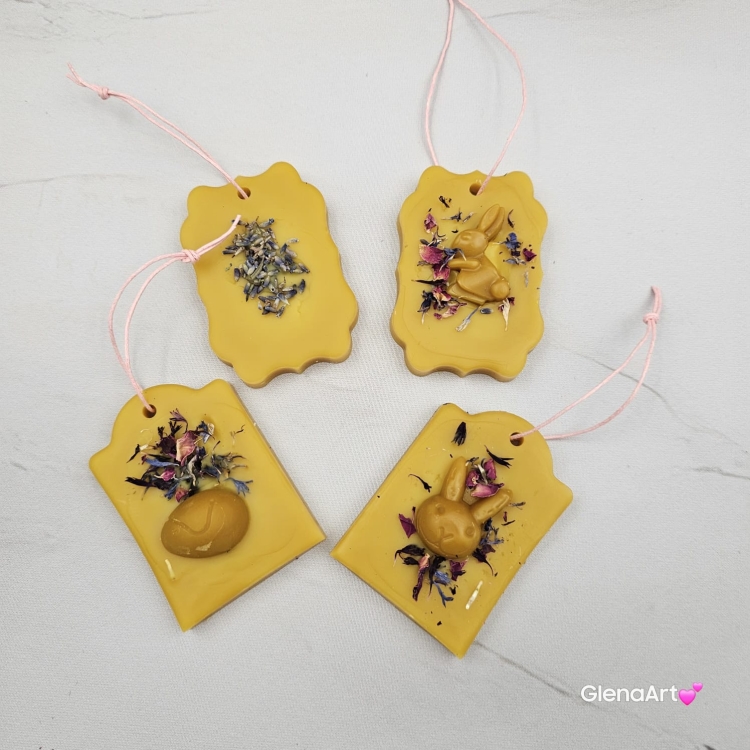 Zawieszka ozdoba wielkanocna florencka ozdoba wielkanocna z wosku pszczelego 100 % naturalna na sznurku naturalnym zawieszka na gałązki wierzby lub brzózki wielkanocne zawieszka motyw wielkanocny wosk pszczeli zawieszka naturalna wiosenna