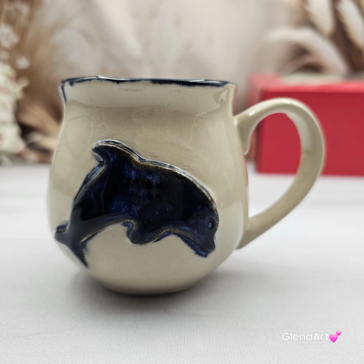 Kubek czeski beczułka z delfinem ceramiczny Glena Art beczułka kubek z uszkiem do kawy herbaty ulubiony kubek ceramiczny ceramika 220 ml delfin kubek głębia oceanu