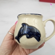 Kubek czeski beczułka z delfinem ceramiczny Glena Art beczułka kubek z uszkiem do kawy herbaty ulubiony kubek ceramiczny ceramika 220 ml delfin kubek głębia oceanu