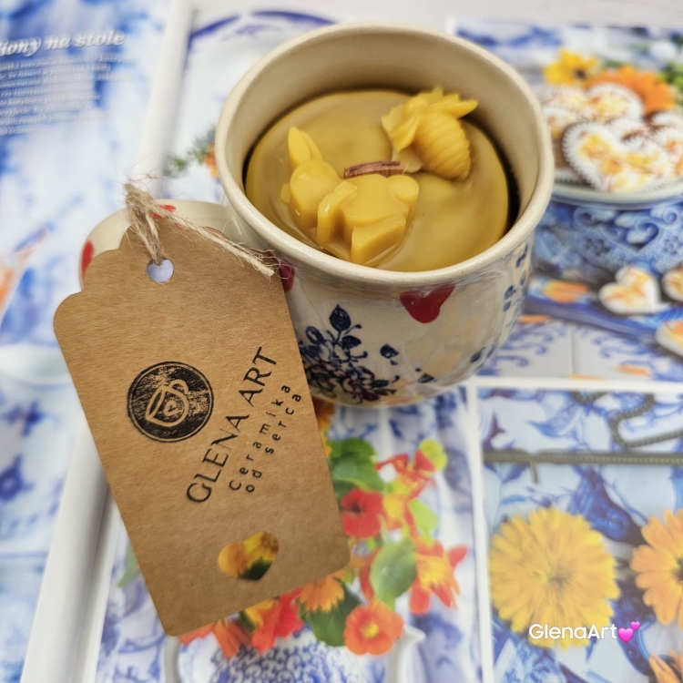 Świeca pszczela w ceramice "Złoty Spokój" świeczka z wosku pszczelego w beczułce ceramicznej naturalna świeca z 100 % wosku pszczelego ceramiczna świeca pachnąca miodkiem i propolisem naturalna świeczka pszczela 200 g wosk w ceramice w kwiatki