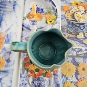 Kubek czeski beczułka w kolorze fioletowym jasnym ceramiczny Glena Art beczułka kubek z uszkiem do kawy herbaty ulubiony kubek ceramiczny ceramika 220 ml różowe/ fioletowe odcienie