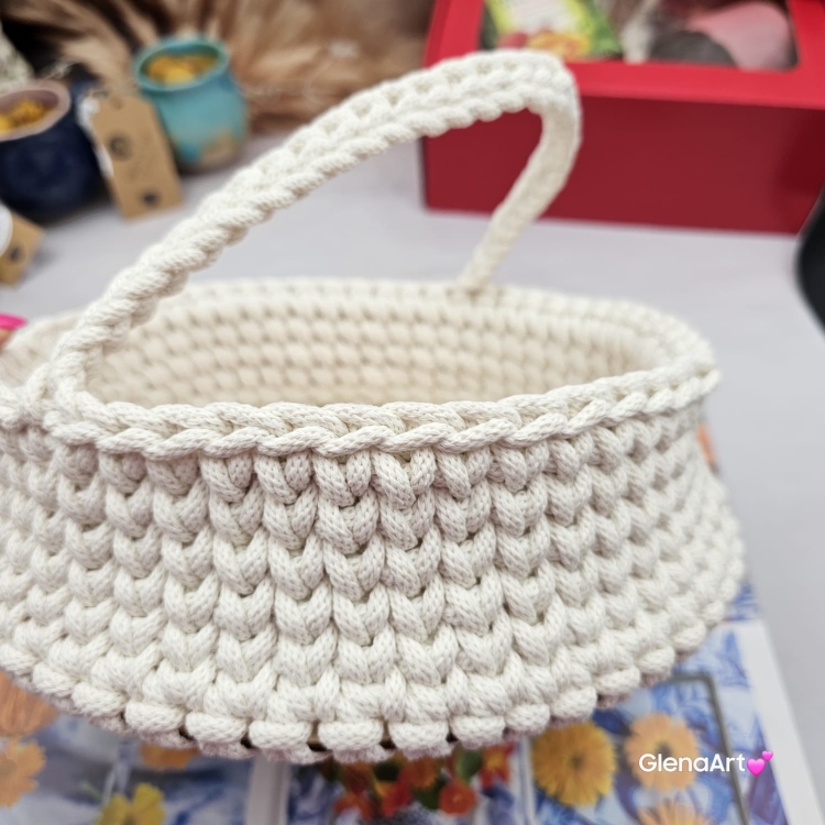 Koszyczek wielkanocny koszyk święconka koszyk zajączek na szydełku oraz nadruk zajączek na szydełku ręcznie zrobiony uroczy koszyk na Wielkanoc