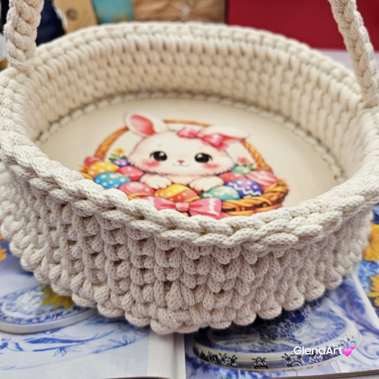 Koszyczek wielkanocny koszyk święconka koszyk zajączek na szydełku oraz nadruk zajączek na szydełku ręcznie zrobiony uroczy koszyk na Wielkanoc