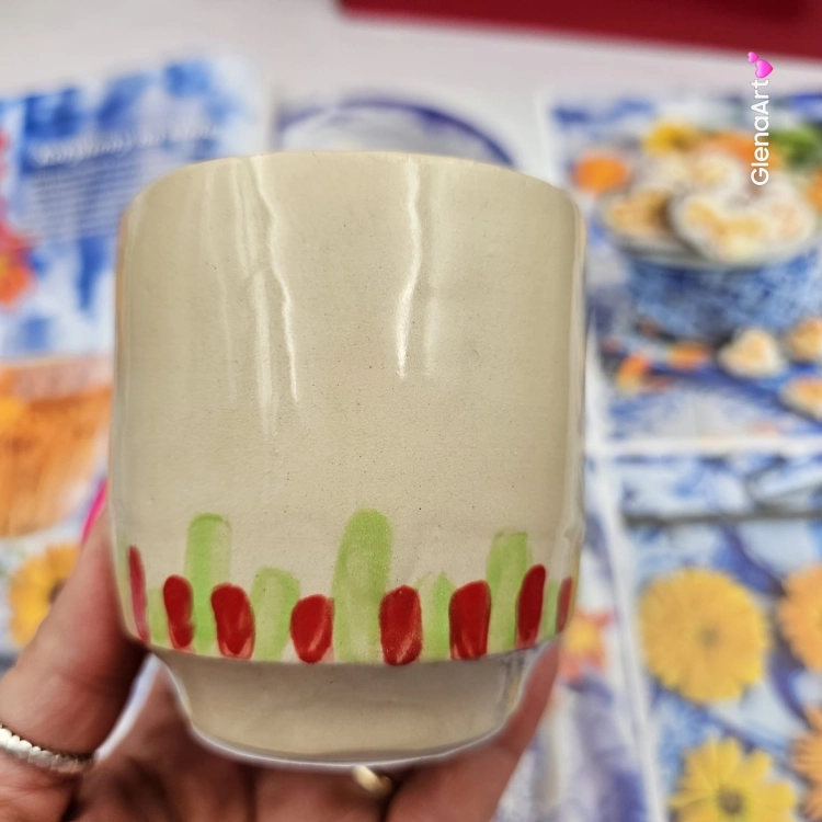 Świeca pszczela w ceramice "Złoty Spokój" świeczka z wosku pszczelego w czarce ceramicznej z kurczakiem z 100 % wosku pszczelego ceramiczna świeca pachnąca miodkiem i propolisem naturalna świeczka pszczela 200 g wosk w czarce ceramice wiosennej