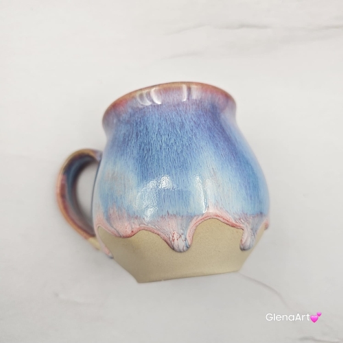 Kubek czeski błękitny z różowymi i czerwonymi refleksami beczułka ceramiczny Glena Art kubek z uszkiem do kawy herbaty ulubiony kubek ceramiczny ceramika 220 ml spływające szkliwo odcienie kolorowe