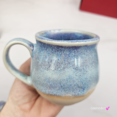 Kubek czeski błękitny beczułka ceramiczny Glena Art kubek z uszkiem do kawy herbaty ulubiony kubek ceramiczny ceramika 220 ml spływające szkliwo odcienie kolorowe