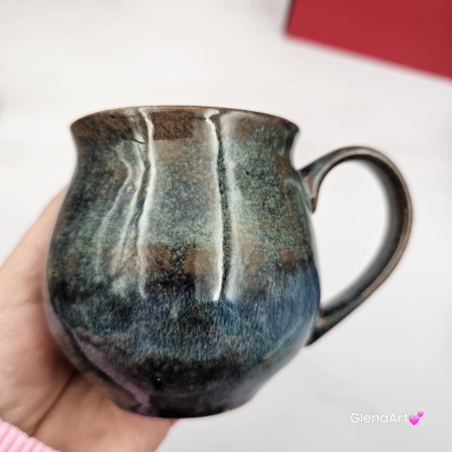 Kubek czeski beczułka w kolorach przenikającej się głębi oceanu ceramiczny Glena Art beczułka kubek z uszkiem do kawy herbaty ulubiony kubek ceramiczny ceramika 220 ml niebieskie odcienie magic